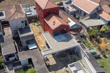 5 bedroom villa with 4 suites, swimming pool, garden and views of the city of Porto, Property for sale in DL22866