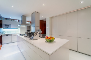 6 bedroom villa with river/sea views, pool and garden in Afurada, Property for sale in DL23014