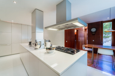 6 bedroom villa with river/sea views, pool and garden in Afurada, Property for sale in DL23014