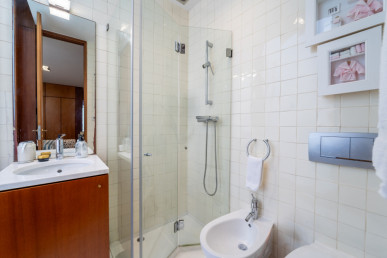 6 bedroom villa with river/sea views, pool and garden in Afurada, Property for sale in DL23014