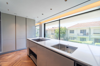 4 bedroom flat located in Boavista, Porto, Property for sale in DL23883