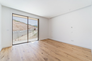 New 2 bedroom flat with balcony, river and garden view, Property for sale in DL26531