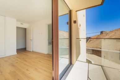 New 2 bedroom flat with balcony, river and garden view, Property for sale in DL26531