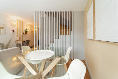 Furnished 2 bedroom duplex flat with balcony license AL in downtown Porto, Property for sale in DL26601