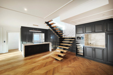 4 bedroom villa with garden and swimming pool, located in the centre of Cascais, Property for sale in DL27455