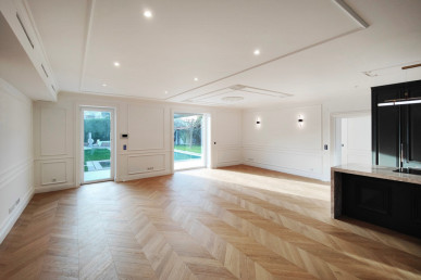 4 bedroom villa with garden and swimming pool, located in the centre of Cascais, Property for sale in DL27455