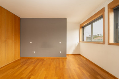 4+1 bedroom duplex flat in Matosinhos Sul, Property for sale in DL28734