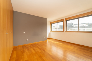 4+1 bedroom duplex flat in Matosinhos Sul, Property for sale in DL28734