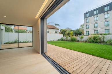 4 bedroom apartment with terrace and garden, in Foz do Douro, Property for sale in DL28871