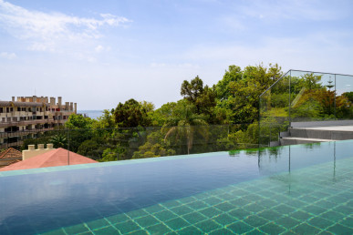 5 bedroom duplex flat, with private pool, in Estoril next to the Casino, Property for sale in DL29641