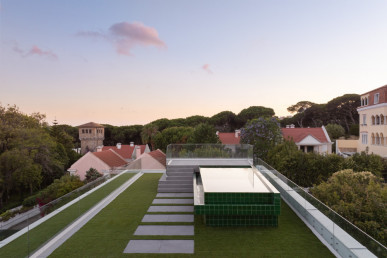 5 bedroom duplex flat, with private pool, in Estoril next to the Casino, Property for sale in DL29641