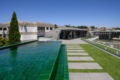 5 bedroom duplex flat, with private pool, in Estoril next to the Casino, Property for sale in DL29641