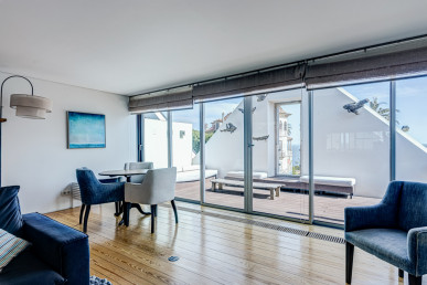 4 bedroom villa with garage in Estoril, Property for sale in DL29411