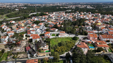 Land for construction with an area of 1,253m2, 10mins from Costa da Caparica beach, Property for sale in DL31469