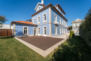 Fully renovated palace in downtown Porto, Property for sale in DL30338