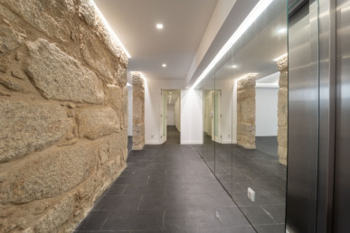 Fully renovated palace in downtown Porto, Property for sale in DL30338