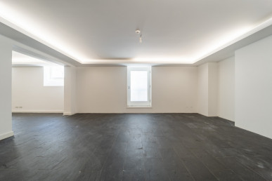 Fully renovated palace in downtown Porto, Property for sale in DL30338