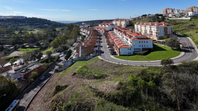 Land of 2421.9m2 with approved project in Queijas, Oeiras, Property for sale in DL30380