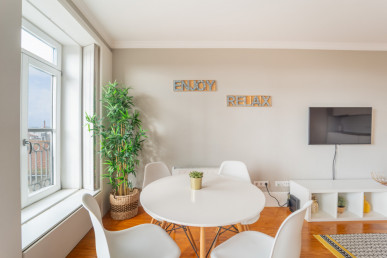 Studio apartment in the center of Porto, Property for sale in DL30432