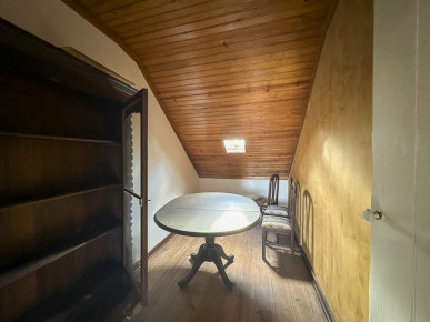 Centenary building in wholly owned property in Colares, Sintra, Property for sale in DL31271