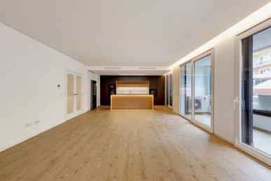 Brand new 3 bedroom flat near the beach, in Parede, Property for sale in DL32036