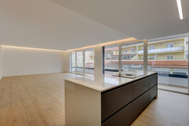 Brand new 3 bedroom flat, near the beach, in Parede, Property for sale in DL31275