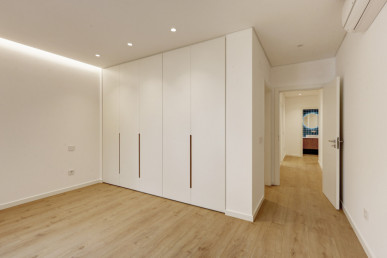 Brand new 3 bedroom flat, near the beach, in Parede, Property for sale in DL31275