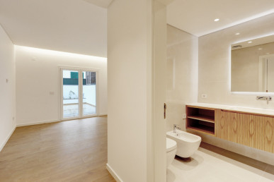 Brand new 3 bedroom flat, near the beach, in Parede, Property for sale in DL31276