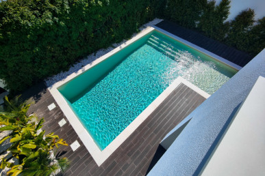 Refurbished 5 bedroom villa with swimming pool in Livramento - Estoril, Property for sale in DL31614