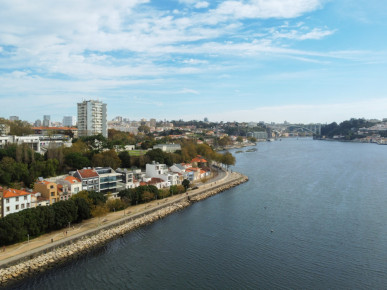 2 bedroom duplex flat, with garden, in Foz do Douro, Porto, Property for sale in DL31965