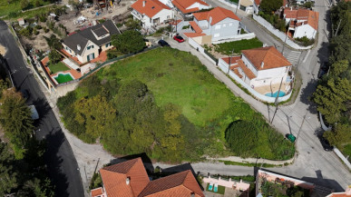 Terreno para construção  com uma área de 1.253m2, a 10mins da praia da Costa da Caparica, Property for sale in DL31469 (2)