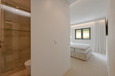 3 bedroom flat, in Monte Estoril, with an area of 150m2, with 2 boxes, Property for sale in DL33542