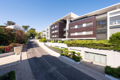 3 bedroom flat, with good areas, next to Casino Estoril, Property for sale in DL33506