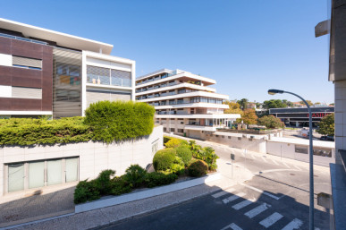 3 bedroom flat, with good areas, next to Casino Estoril, Property for sale in DL33506