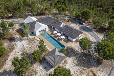 Detached 3 bedroom villa, located in the States of Spatia, Property for sale in DL33811