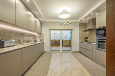 Moradia T4+1 no Estoril, Property for sale in DL33562