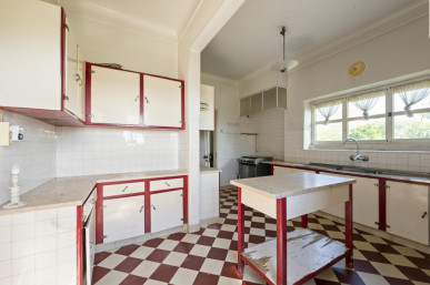 6 bedroom villa with river view in Caxias, Oeiras, Property for sale in DL33748