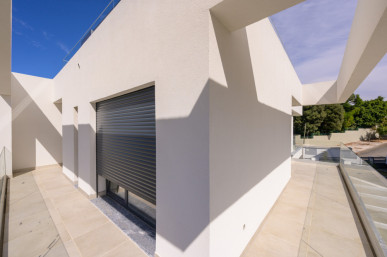 4 bedroom villa with swimming pool in Sobreda, Costa da Caparica, Property for sale in DL33760