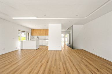 4 bedroom villa with swimming pool in Sobreda, Costa da Caparica, Property for sale in DL33760