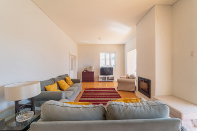 Renovated 5 bedroom villa 2023, with garden of 400 sq m - Nevogilde, Property for sale in DL33883