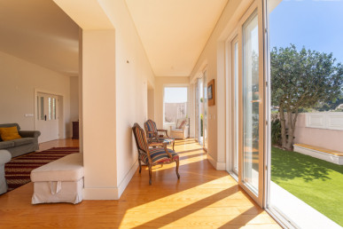 Renovated 5 bedroom villa 2023, with garden of 400 sq m - Nevogilde, Property for sale in DL33883