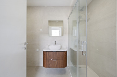 New 3 bedroom flat, with terrace and garage, in Almada, Property for sale in DL34085