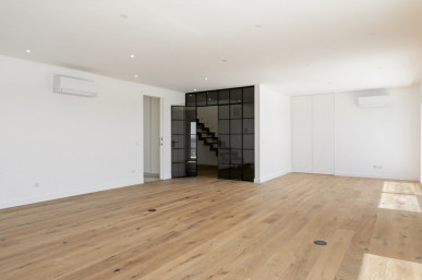 3 bedroom duplex penthouse with terrace in Almada, Property for sale in DL34087