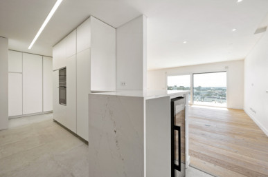 3 bedroom duplex penthouse with terrace in Almada, Property for sale in DL34087