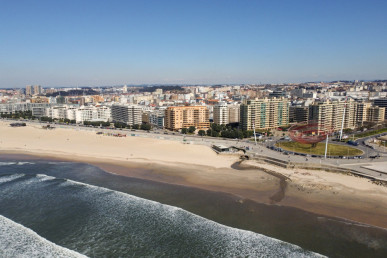 2 bedroom flat with parking and balcony, in Matosinhos, Property for sale in São Mamede de Infesta e Senhora da Hora, Matosinhos, DL34116