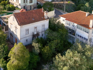 Detached 5 bedroom villa, with approved project, in Estoril, Property for sale in DL34146