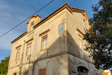 Detached 5 bedroom villa, with approved project, in Estoril, Property for sale in DL34146