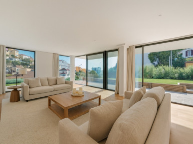 4 bedroom flat in a gated community, with swimming pool in Estoril, Property for sale in DL34467