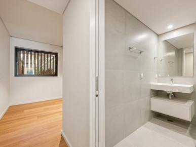 4 bedroom flat in a gated community, with swimming pool in Estoril, Property for sale in DL34467