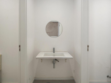 Store with 137 m² of private gross area – Seixal Bay Front, Property for sale in DL34704